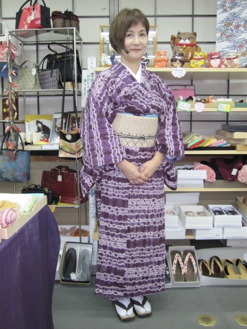 紫紺染めのアケミちゃん!